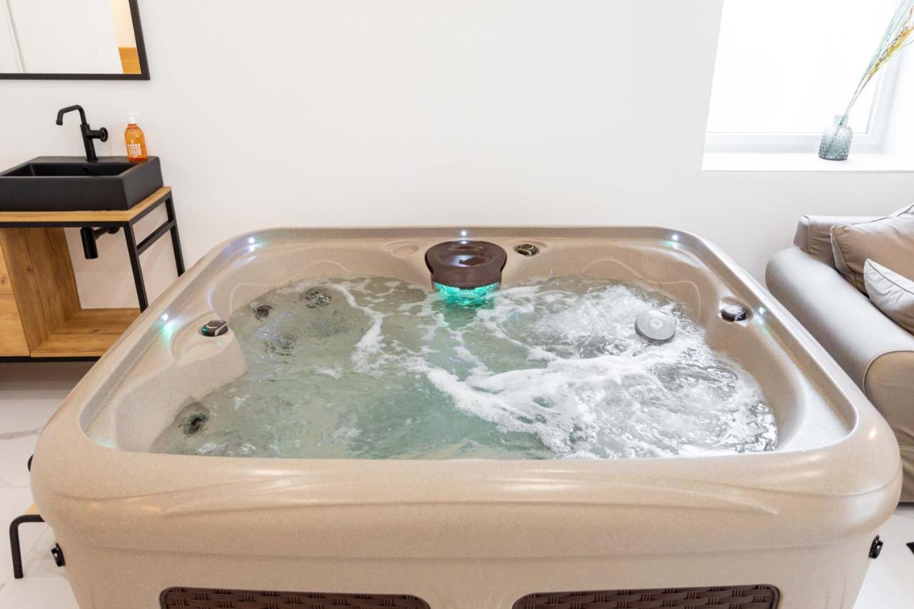 Love Room Jacuzzi Sauna Privatif Marseille Luaran gambar